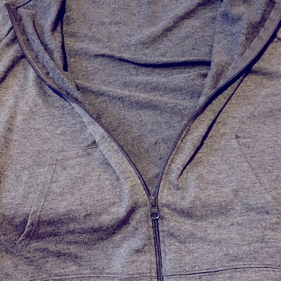 2 crop zip up hoodies - Picture 3 of 8